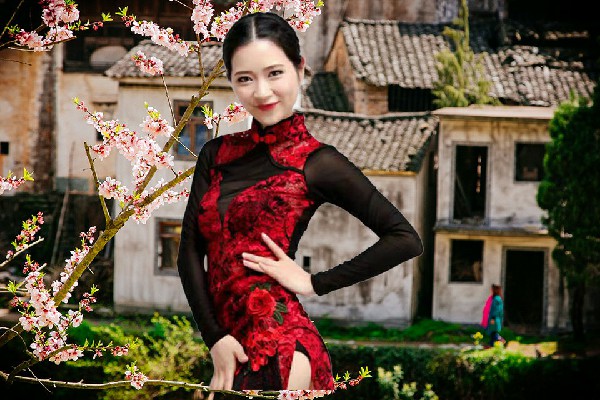 齐春兰获取英阿瓦提乡黑girl舞姿仙子，短暂和平