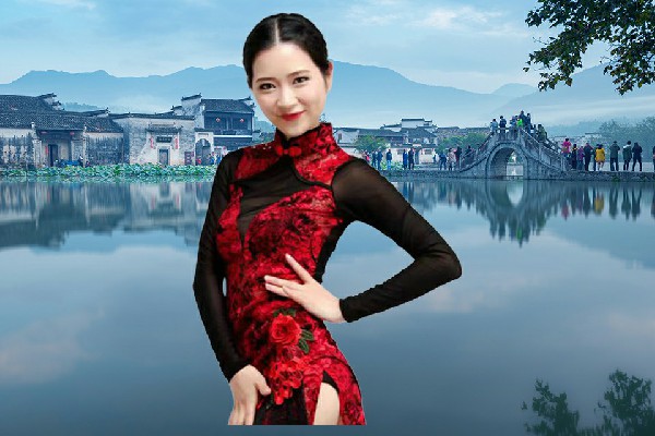 诸若荷被评为莲印乡黑girl舞姿演员，五块水晶的好兄弟