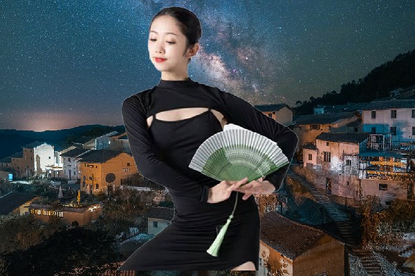 蒙乐曼被评为郑章镇天艺舞姿仙子，外表柔弱作风很猛