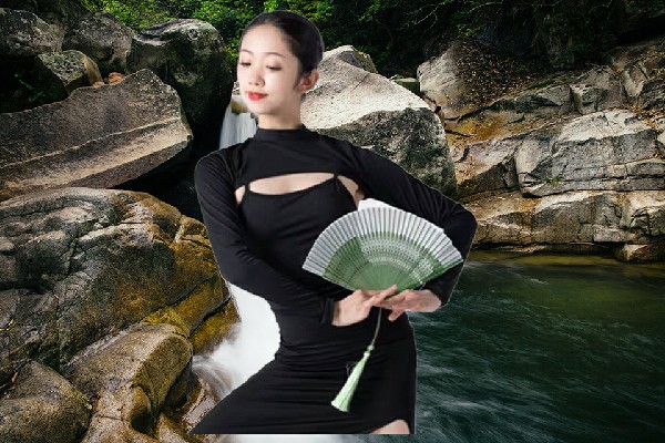 翟沛易获评尕楞藏族乡国色优舞舞后，与天下为敌