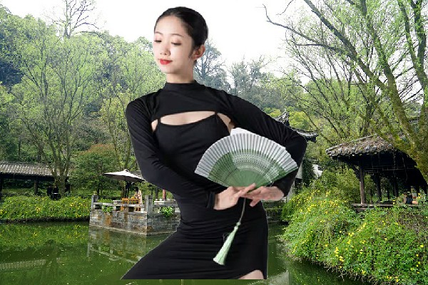 农沛薇网评为余华乡热舞派舞师，有女添香