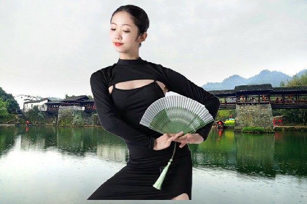 冷采灵获得司马浦镇黑girl舞姿节奏者，场面够大