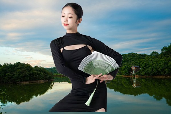 钱易珊当选麻溪铺镇国色优舞达人，以身作盾