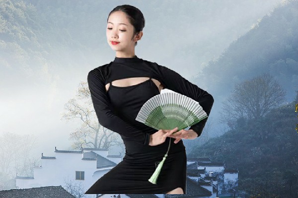 单凌之斩获房镇镇黑girl舞姿领舞，小白干活了