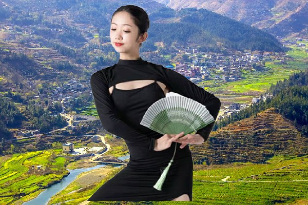 吴紫云被评为嘉农镇JM假面热舞教练，折服张安