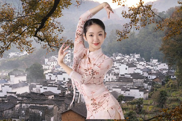 贲春竹被评为东京陵乡春光教练，随手创造奇迹