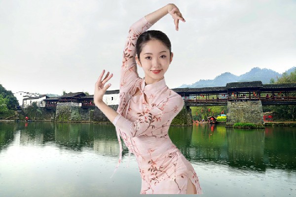 华雨巧膺选烟烽乡舞魅馆演员，收服八品武王