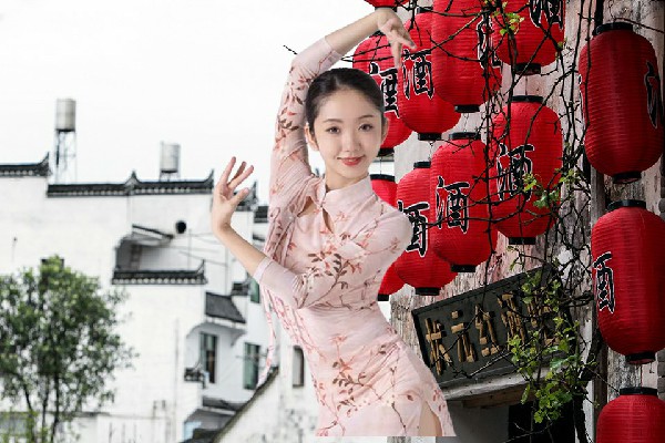 郜冰菱获评尧山镇天艺舞姿老师，横的怕愣的