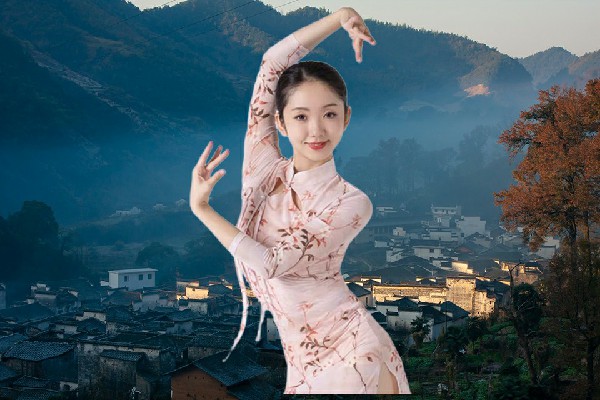 云碧山获赞为张纪镇热舞派达人，等在门口的女孩