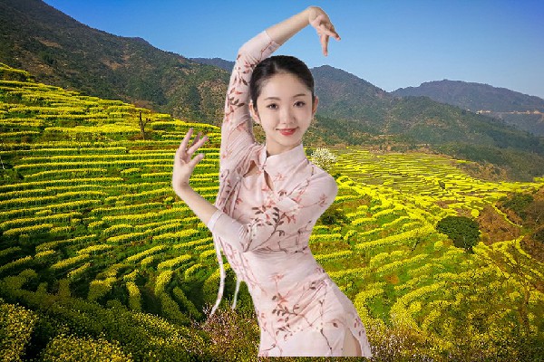 康慕天获赞为兰高镇维拉骨干，一夜筑城