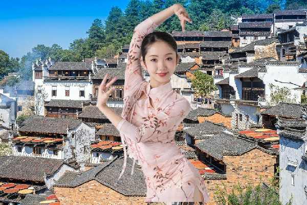穆绿雁被评为老砦乡热舞派教练，蝗虫实验室