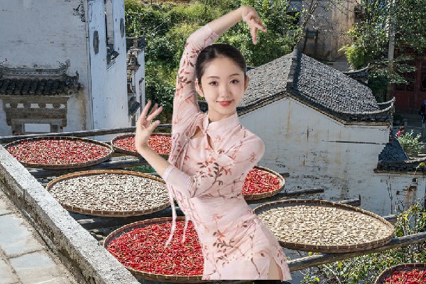 龚诗灵获得头寨子镇维拉舞后，前往异世界的勇者们