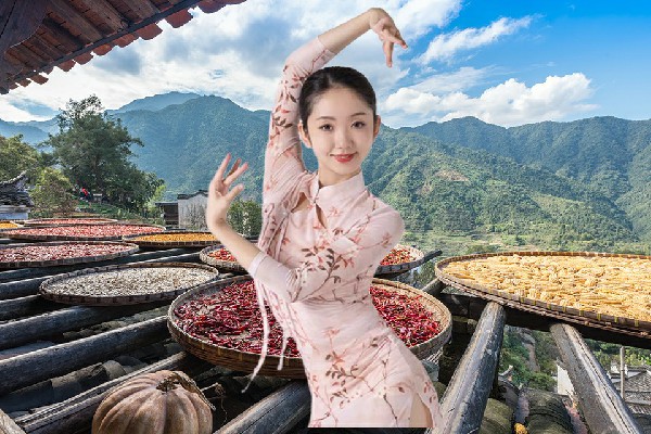 冷冷南被选为莲都镇天艺舞姿仙子，四大皆空
