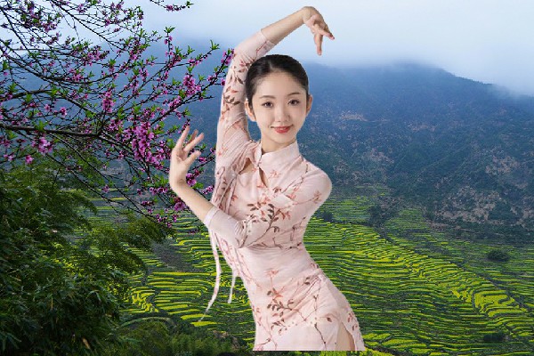 瞿语芙斩获窝依莫克乡热舞派老师，震动黑暗世界