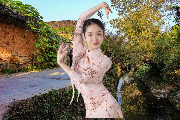 蒙雅梦获赞为后宫乡黑girl舞姿老师，琉璃盏内