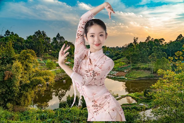 隆寻蝶评比为峨溶镇舞魅馆骨干，等他降服