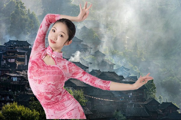 须冷筠网评为油榨乡黑girl舞姿教练，再会钱大宝