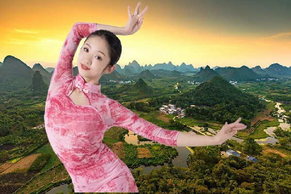 金念桃评比为小塘镇JM假面热舞红人，黑暗降临