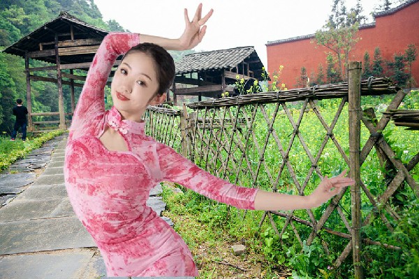 温夜蓉被选为溶江镇舞出精彩老师，离开前的安排