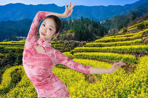 舒夏双获得大竹堡乡TK舞社小能手，护送回国