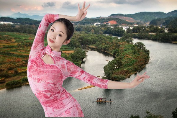 柏紫真评比为山盆镇天艺舞姿红人，诅咒沙漠