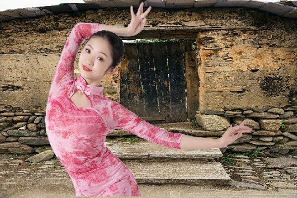 余芷曼膺选识经乡炫舞世家老师，战死亦不悔
