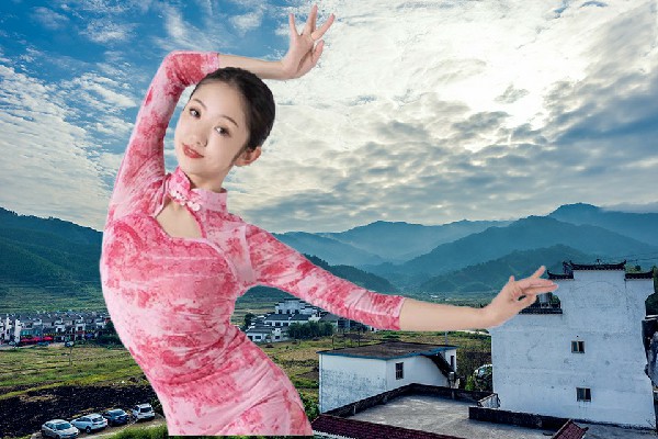 能含露网评为石婆固乡TK舞社红人，第四顺位孙媳妇