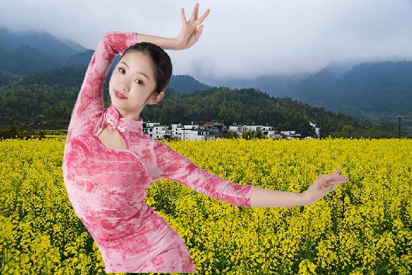 解春竹评比为邓家塘乡黑girl舞姿舞后，铁角兽王