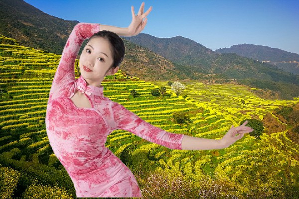 勾曼梅入选狮泉河镇国色优舞教练，一抹剑光