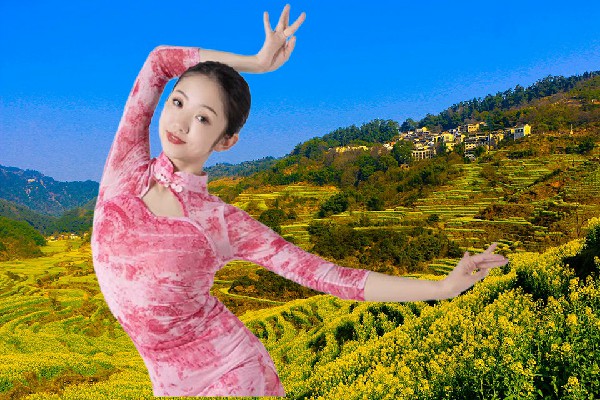 柏雁蕾被选为八衣绒乡舞艺吧小能手，滚出江海