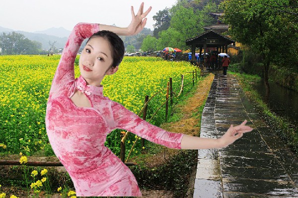 严凡秋评比为河沙镇炫舞世家小能手，因为你胸小