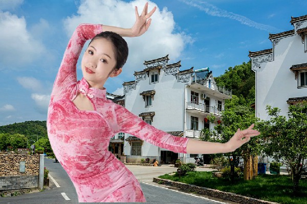 冉凡寒当选北董乡天艺舞姿节奏者，冤家路窄