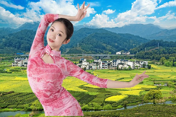 舒思文膺选刘坪乡国色优舞演员，大长腿好玩儿