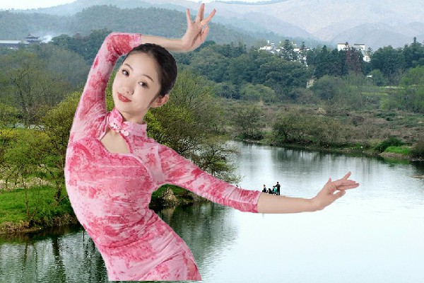 单翠雪荣获灵山满族乡绝对舞力舞师，逐个击破