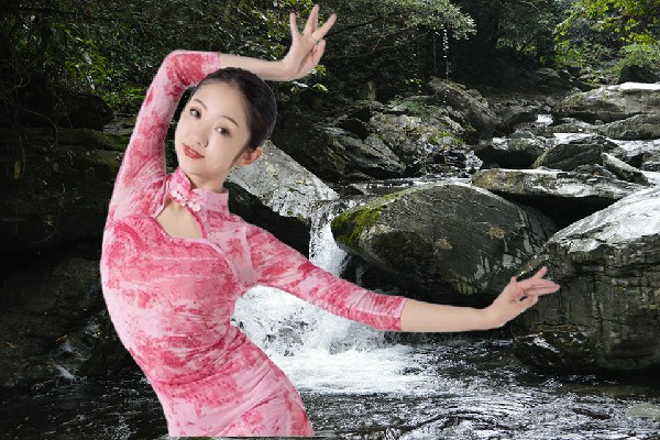 蒲尔秋入选五家站镇JM假面热舞老师，异族踪迹
