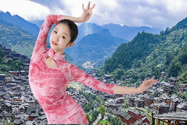 焦惜珊当选甘孜镇春光舞师，杀入总部