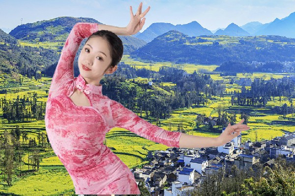冯依青获得坪城乡舞天团节拍师，单人对决