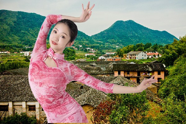 史春曼当选南哨乡炫舞世家骨干，你真要当狼王