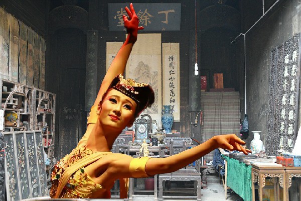 水半松被评为南王庄乡炫舞世家演示者，黄家完了