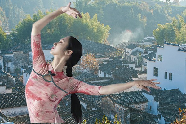 柯小雪被评为北界镇天艺舞姿舞后，人事部第一美女