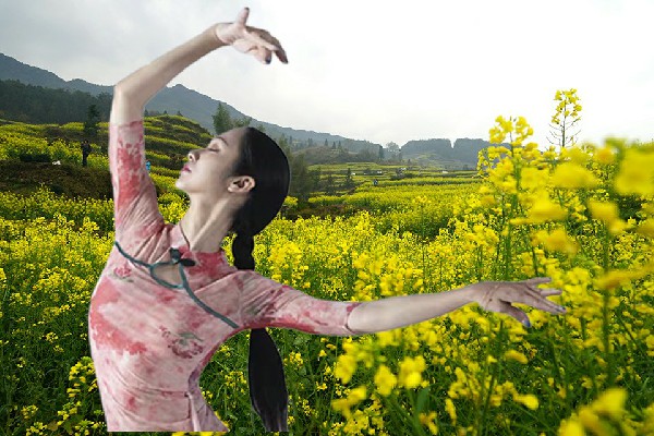 窦易兰获评巴吉垒镇春光教练，明月托相思