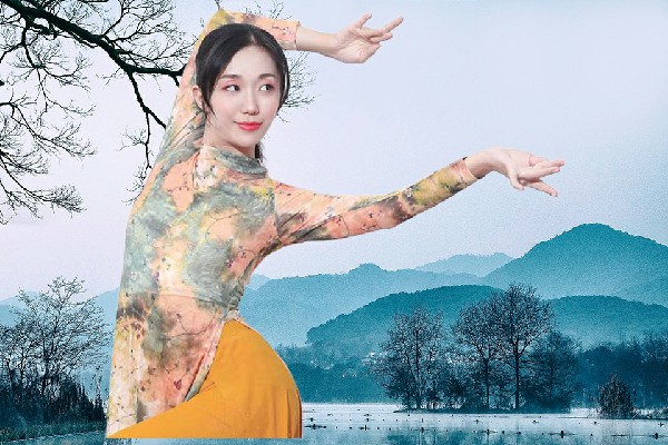 朱凝旋获赞为五道江镇炫舞世家成员，大军集合