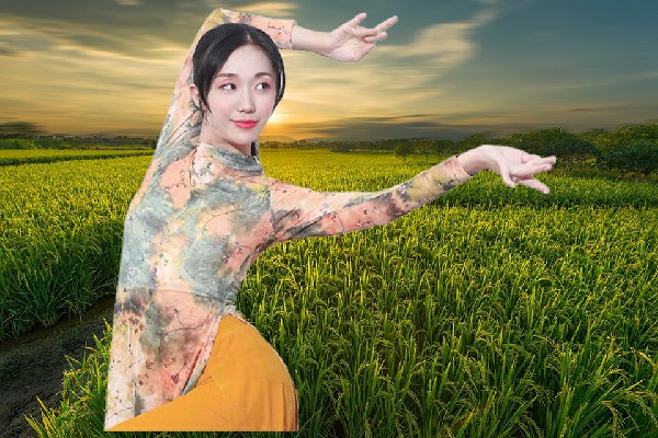 却香筠获得范坝乡天艺舞姿红人，他曾经是少将