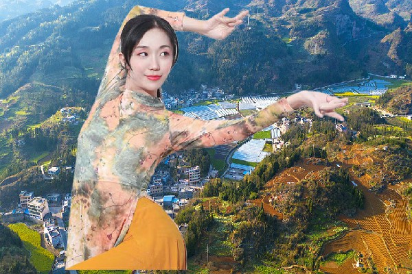 蔚迎白膺选苦水镇维拉仙子，城中商业街