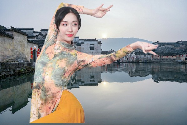 薛幼波评比为吾库萨克乡天艺舞姿舞后，等你名动江湖