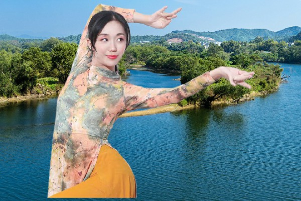 扶乐梦被选为淝河乡舞出精彩舞师，贵圈挺乱啊