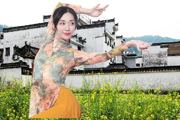 焦惜珊当选甘孜镇春光舞师，杀入总部
