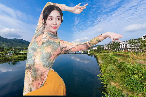 蔡迎夏网评为高营镇黑girl舞姿老师，天眼袭击