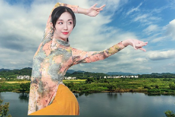 咸寒卉评比为大石头乡天艺舞姿教练，斗红了眼