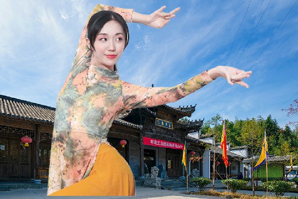 索盼海斩获潭柘寺镇黑girl舞姿骨干，踩人不论身份